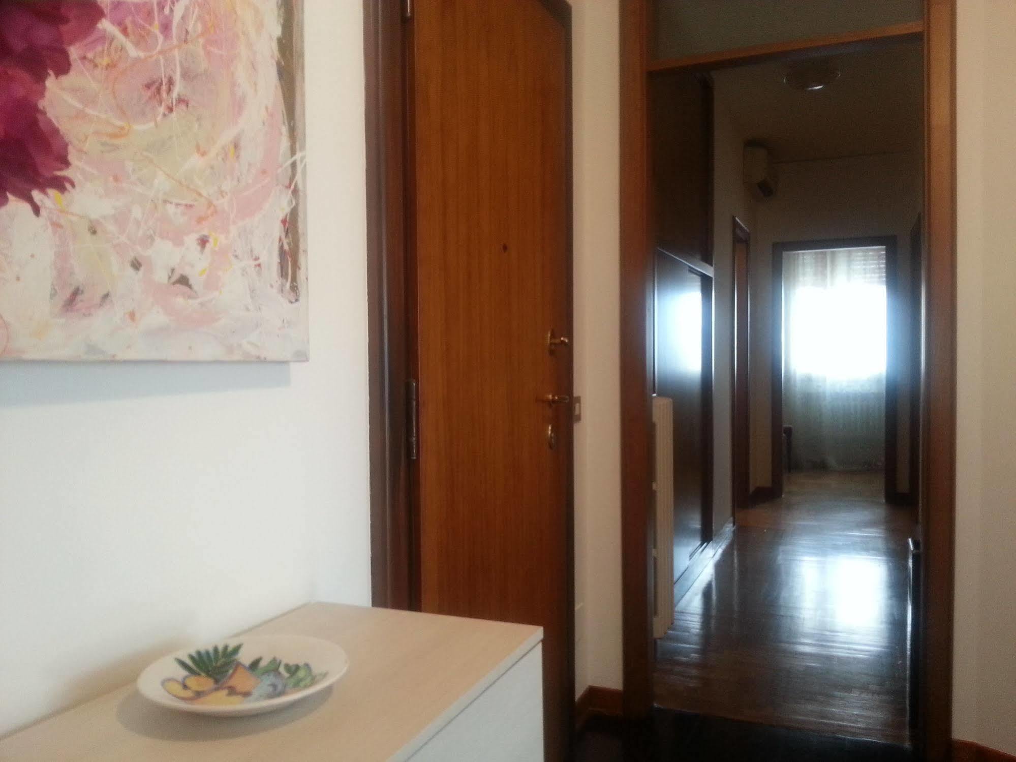 Appartamento Con 2 Camere E Garage Privato! Padova Kültér fotó