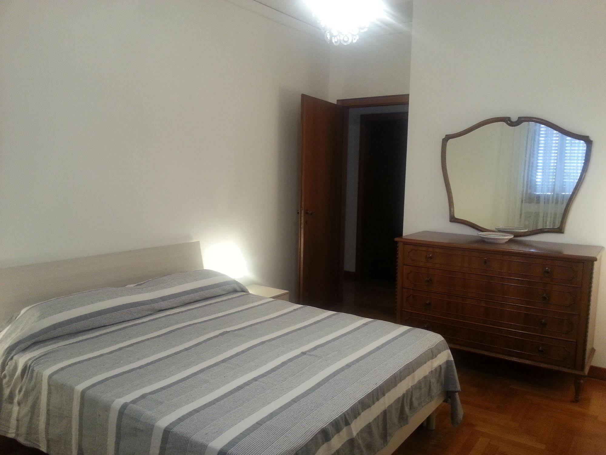 Appartamento Con 2 Camere E Garage Privato! Padova Kültér fotó